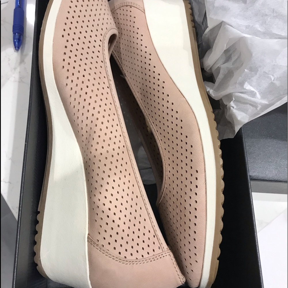 Women’s shoes size 12